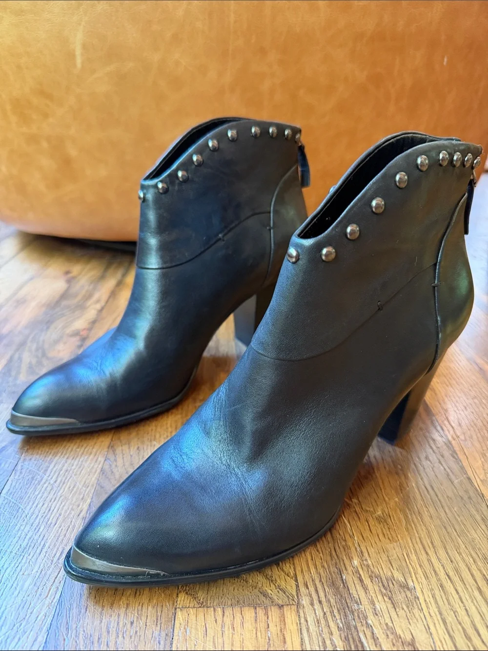b. makowsky Black Leather Studded Ankle pointed toe Boots size 10